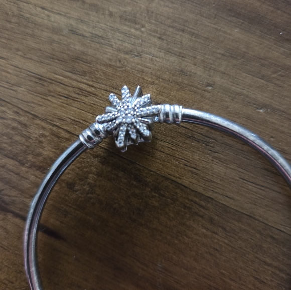 Pandora Elegant Silver Bangle with Starburst Design - Picture 6 of 6